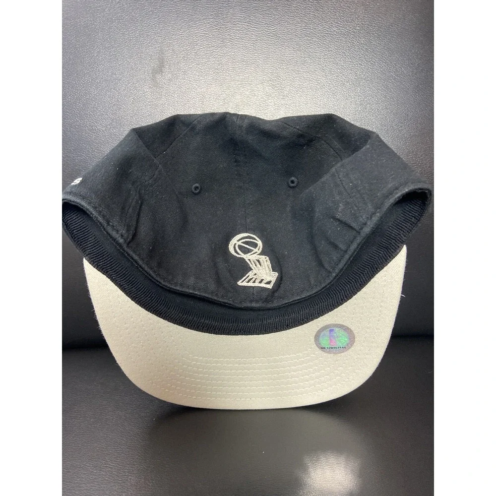 Adidas Los Angeles Lakers‎ NBA Finals 2010 Champions LOCKER ROOM Back 2 Back Hat
